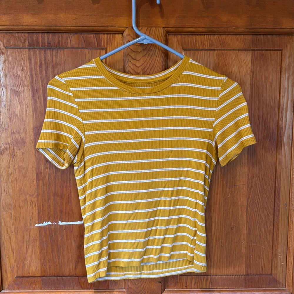 American eagle tshirt. Size xs.
